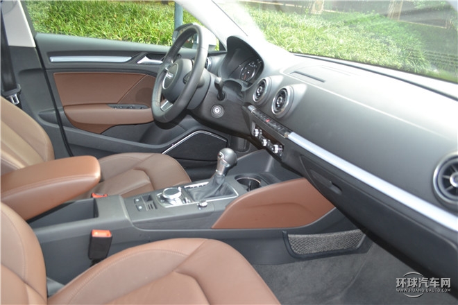 2015款 Limousine 40 TFSI 自動豪華型