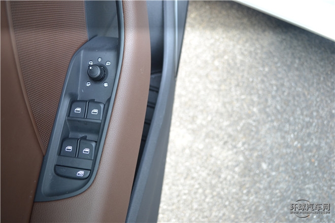 2015款 Limousine 40 TFSI 自動(dòng)豪華型