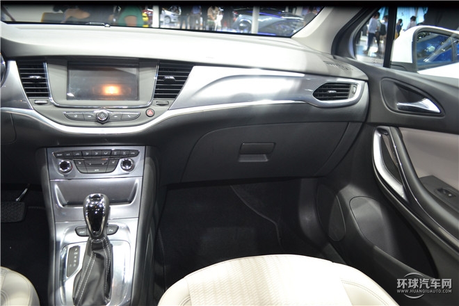 2016款 轎跑 15S 自動領先型