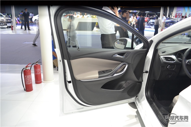 2016款 轎跑 15S 自動領先型