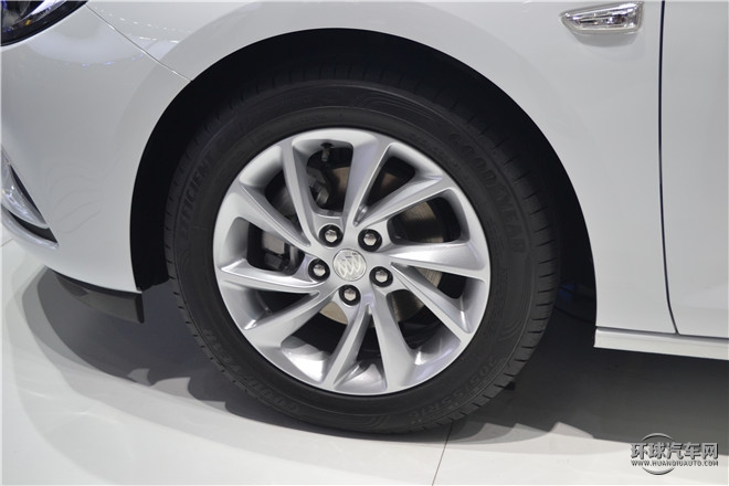 2016款 轎跑 15S 自動領(lǐng)先型