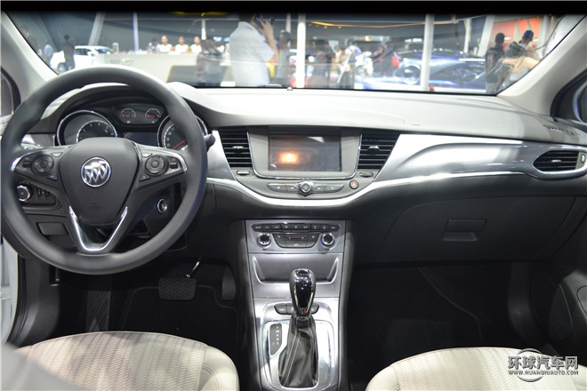 2016款 轎跑 15S 自動進取型