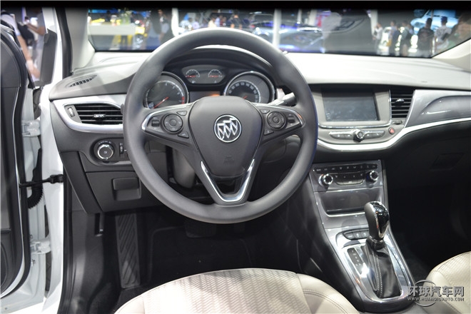 2016款 轎跑 15S 自動進取型