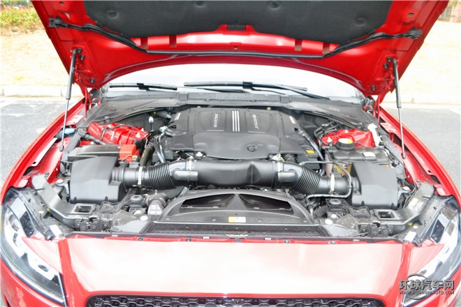 XF 3.0T 兩驅(qū)R-Sport運(yùn)動(dòng)版