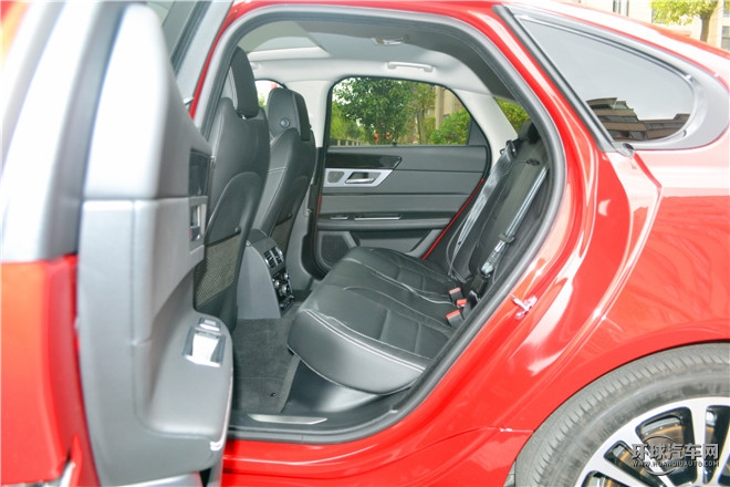 XF 3.0T 兩驅(qū)R-Sport運(yùn)動版