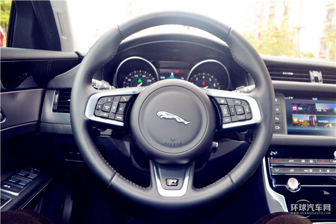 XF 3.0T 兩驅R-Sport運動版