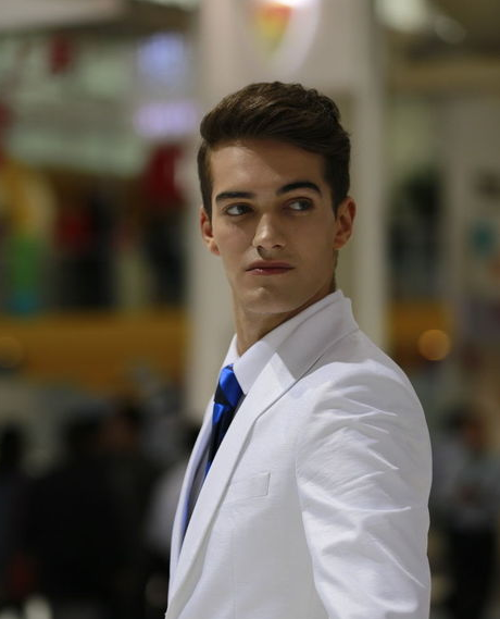 男人嫉妒女人尖叫 車展男模誘惑全場