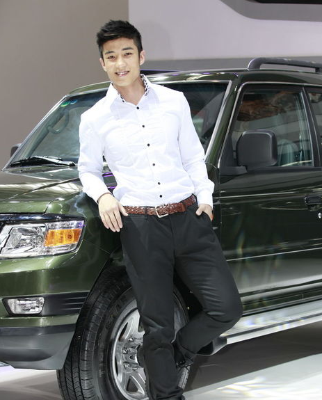 男人嫉妒女人尖叫 車展男模誘惑全場