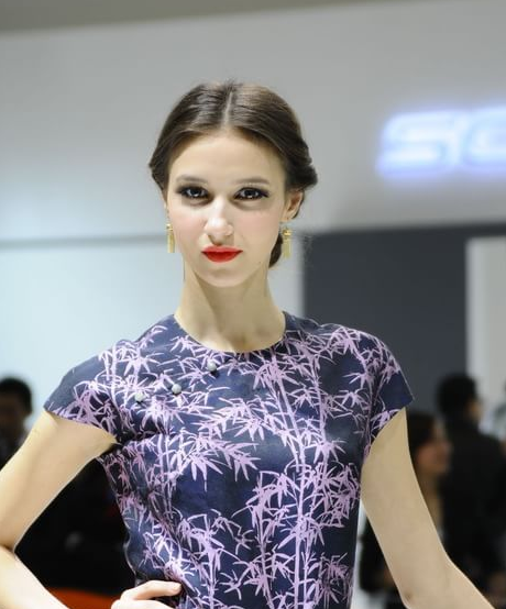 異域風(fēng)情也銷魂 北京車展洋妞一覽