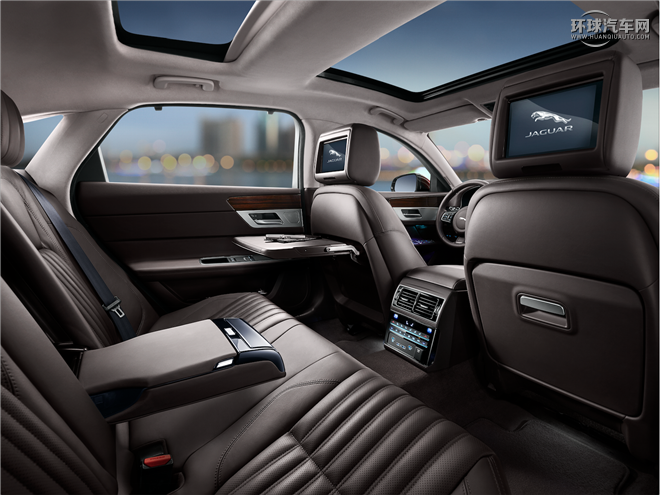 2016款 XF 2.0T 兩驅R-Sport運動版