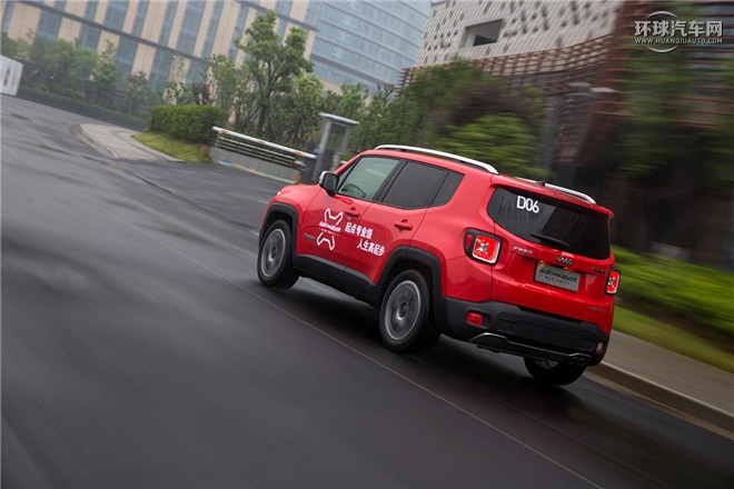 Jeep自由俠官方圖片