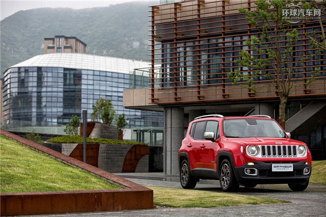 Jeep自由俠官方圖片