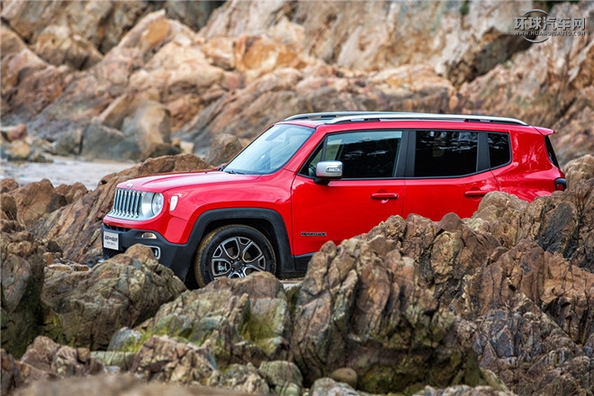 Jeep自由俠官方圖片