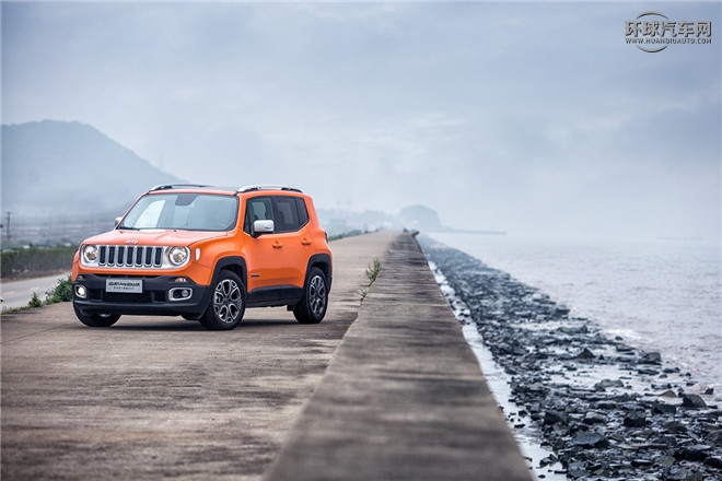 Jeep自由俠官方圖片