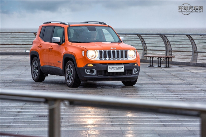 Jeep自由俠官方圖片