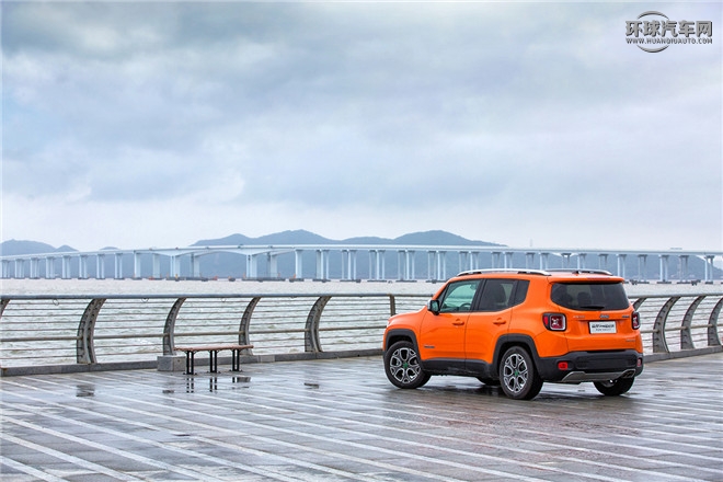 Jeep自由俠官方圖片