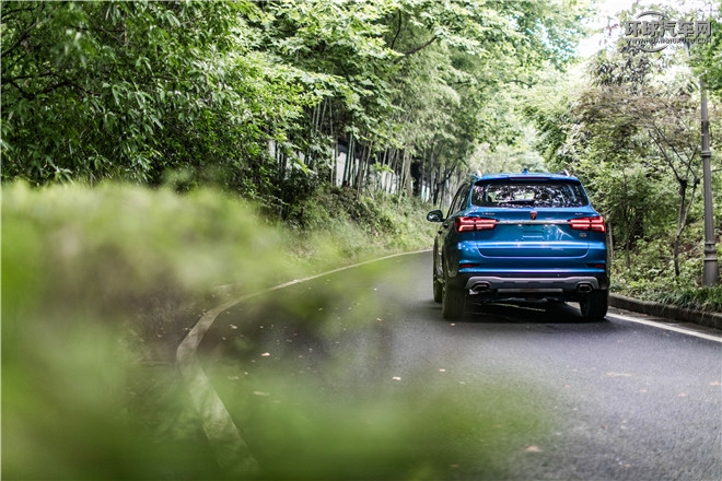 2016款 2.0T 四驅互聯網智尊版