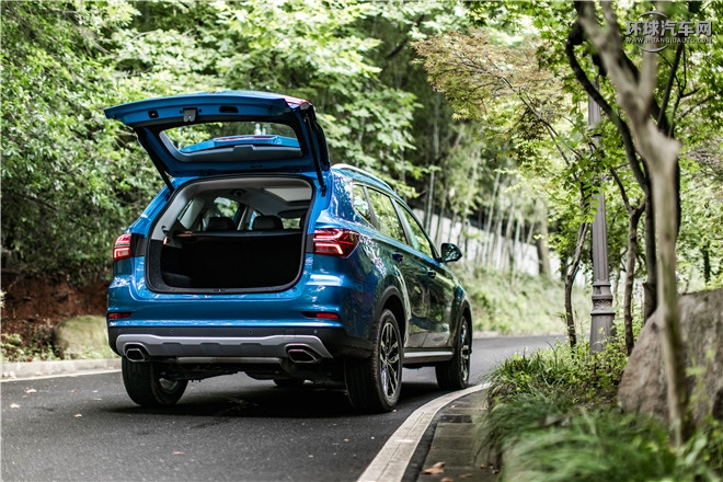 2016款 2.0T 四驅(qū)互聯(lián)網(wǎng)智尊版