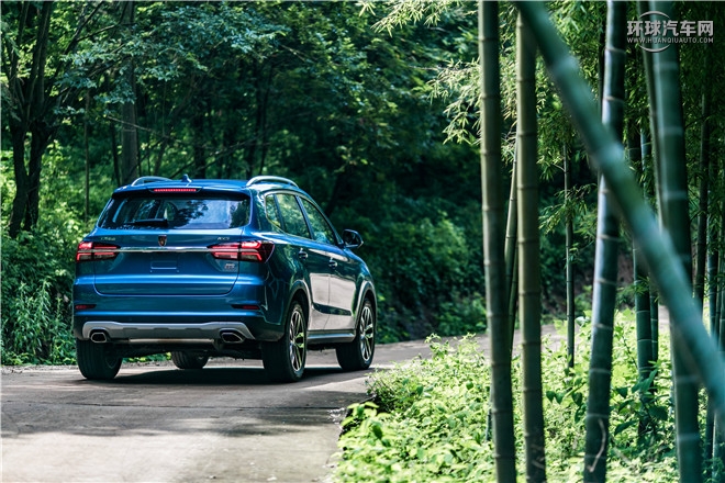 2016款 2.0T 四驅(qū)互聯(lián)網(wǎng)智尊版