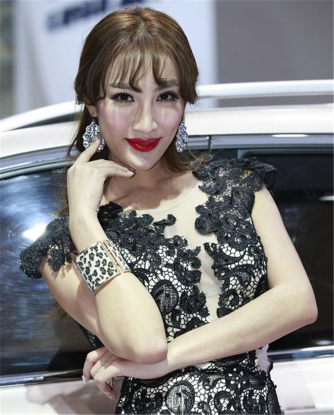 吐槽那些年車模們的雷人造型