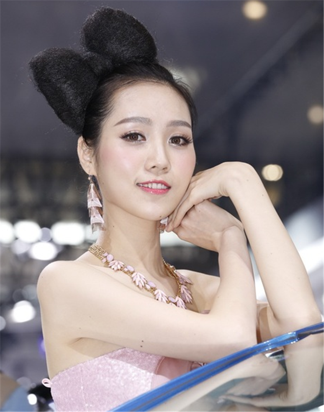 吐槽那些年車模們的雷人造型