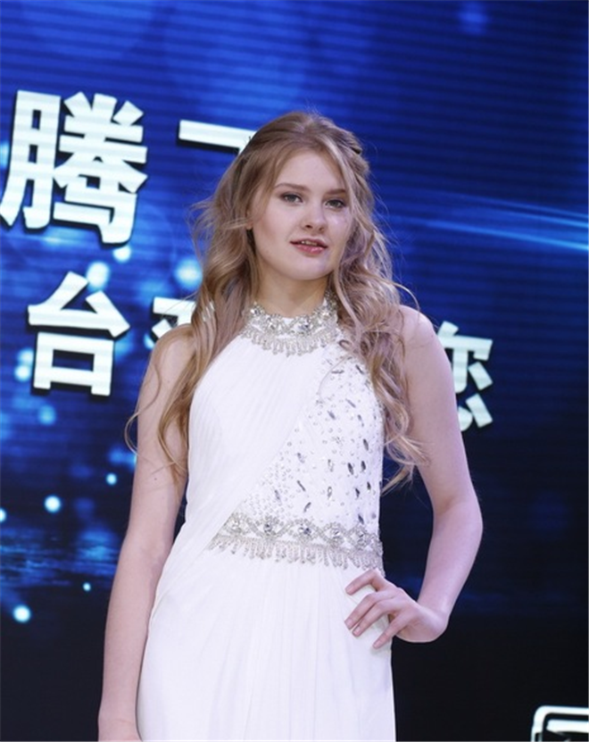 吐槽那些年車模們的雷人造型