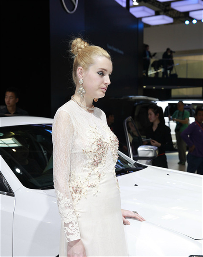 吐槽那些年車模們的雷人造型