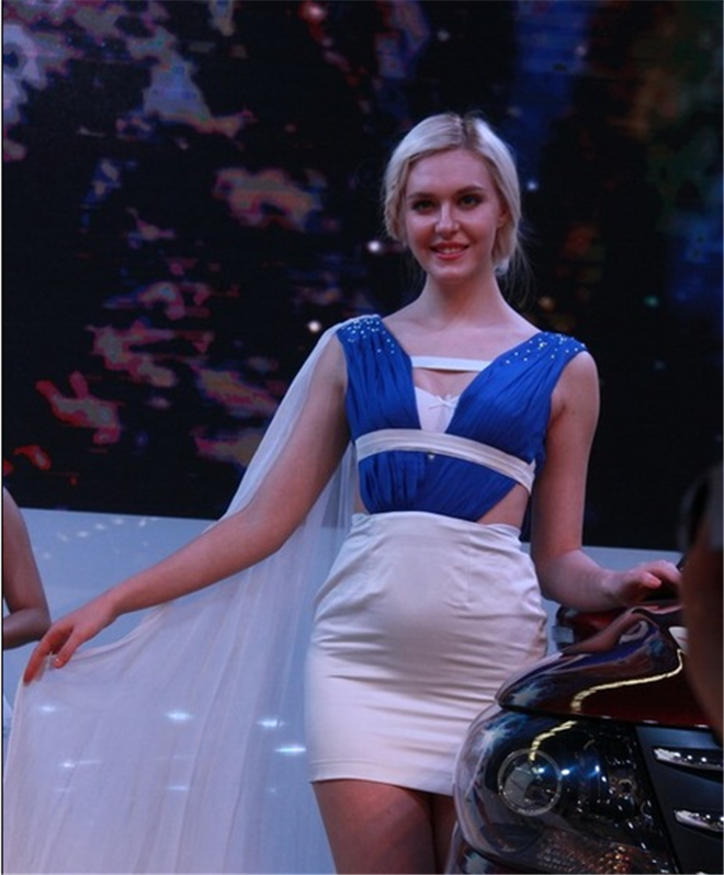 吐槽那些年車模們的雷人造型