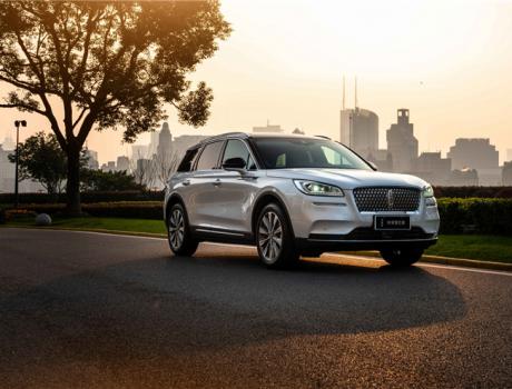 全新品牌主張豪華而至