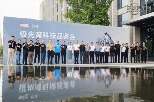 媲美電車(chē)靜謐與性能?專(zhuān)家試駕極氪9X,盛贊極光灣電驅(qū)動(dòng)DHT290無(wú)感切換與強(qiáng)勁動(dòng)力第1張-環(huán)球新聞網(wǎng) 媲美電車(chē)靜謐與性能?專(zhuān)家試駕極氪9X,盛贊極光灣電驅(qū)動(dòng)DHT290無(wú)感切換與強(qiáng)勁動(dòng)力第1張