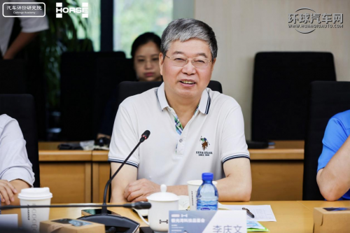 媲美電車(chē)靜謐與性能?專(zhuān)家試駕極氪9X,盛贊極光灣電驅(qū)動(dòng)DHT290無(wú)感切換與強(qiáng)勁動(dòng)力第6張-環(huán)球新聞網(wǎng) 媲美電車(chē)靜謐與性能?專(zhuān)家試駕極氪9X,盛贊極光灣電驅(qū)動(dòng)DHT290無(wú)感切換與強(qiáng)勁動(dòng)力第6張