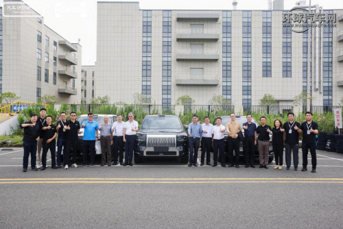 媲美電車(chē)靜謐與性能?專(zhuān)家試駕極氪9X,盛贊極光灣電驅(qū)動(dòng)DHT290無(wú)感切換與強(qiáng)勁動(dòng)力第8張-環(huán)球新聞網(wǎng) 媲美電車(chē)靜謐與性能?專(zhuān)家試駕極氪9X,盛贊極光灣電驅(qū)動(dòng)DHT290無(wú)感切換與強(qiáng)勁動(dòng)力第8張