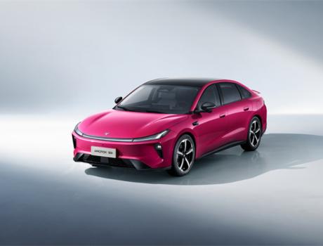 極狐S3官圖曝光！越級(jí)空間+一鍵躺平，10萬級(jí)家轎新選擇